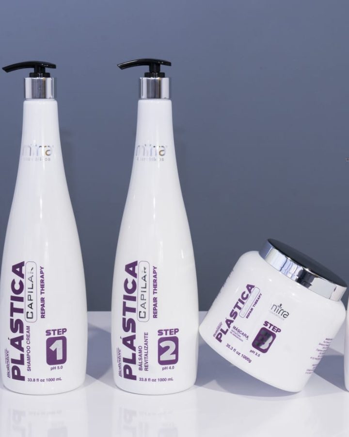 Frascos e máscara da linha Plástica Capilar, da Mirra